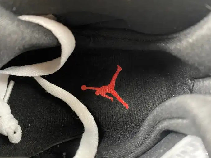 Kicked Out Shoe Store 8 (2013) Retro 305381-103 Bunny Air Bugs Jordan 0512